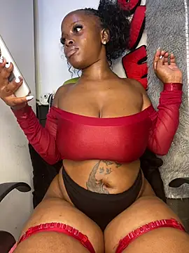 Chat +18 de QUEENZAZA ao vivo