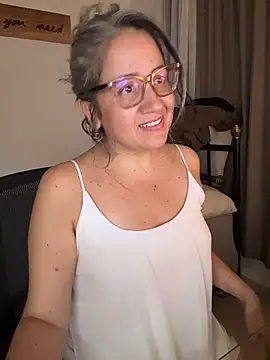 Chat +18 de AVRAKEHDABRA ao vivo