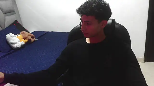 צ'אט XXX בשידור חי של MaxiimoRomano_