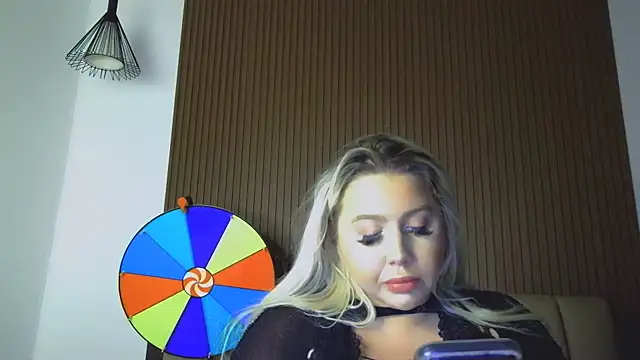 KaylaBossDoll's Webcam Show