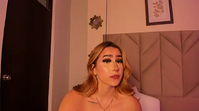 צ'אט XXX בשידור חי של SelenaNoir_