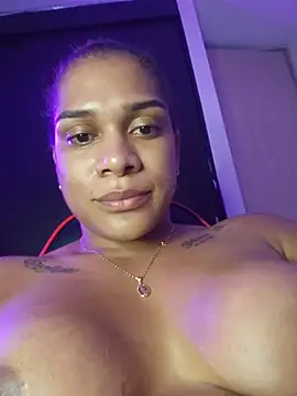 KarinRoss Adlı Modelin Canlı XXX Sohbeti