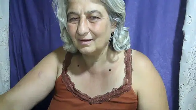 Chat XXX en directo de ExquisiteMature