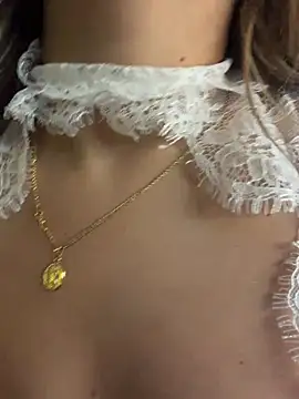 AngelBlushXXX Adlı Modelin Canlı XXX Sohbeti