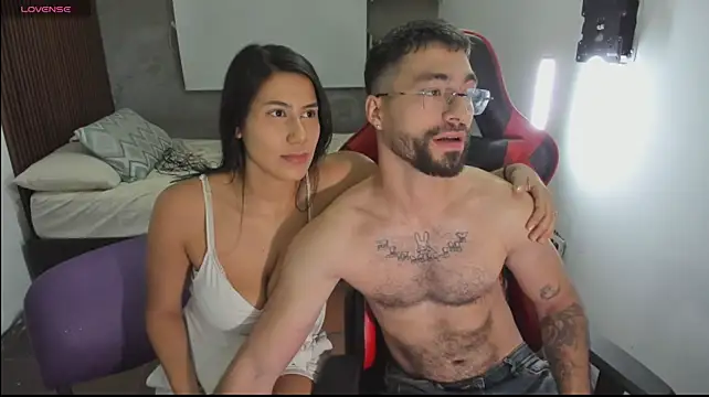 Two_Shades live XXX chat