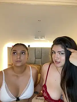 XXX chat uživo modela nicolexxaleja