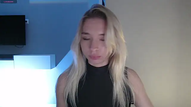 Emily_Hartt Chat XXX live