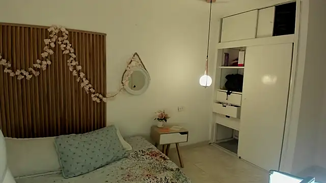 hana_sakuraA Adlı Modelin Canlı XXX Sohbeti