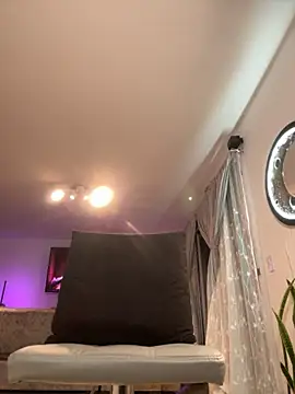 XXX chat uživo modela Frank_Farrell