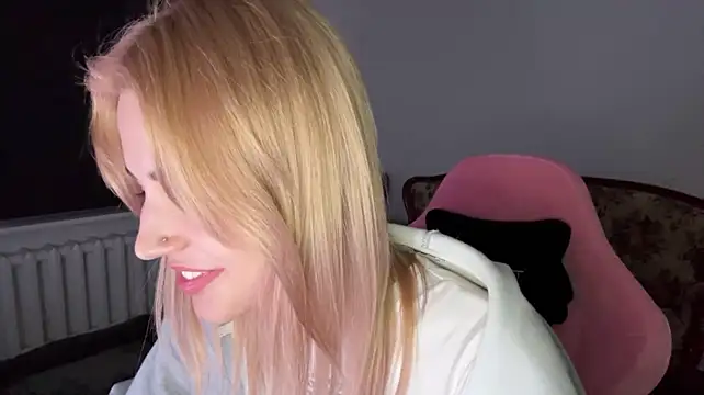 neweva_ Chat XXX in diretta