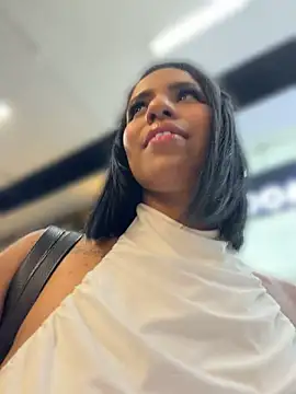 Chatroom XXX en direct de AlaiaStearling_
