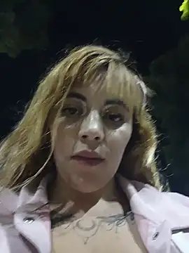 Emma_Risky- Adlı Modelin Canlı XXX Sohbeti