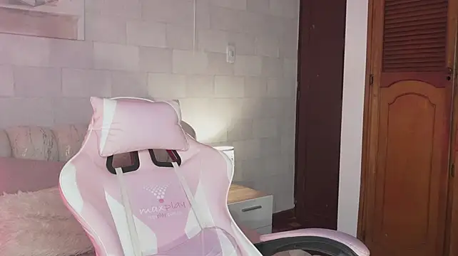Naomi-Gray Live XXX-Chat