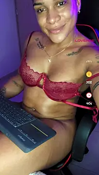 Chatroom XXX en direct de KarinRoss