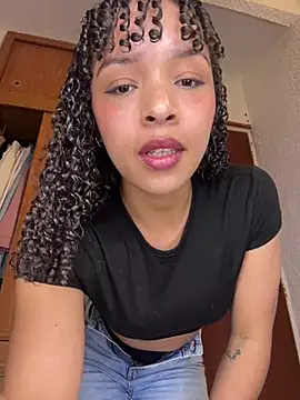 Chat XXX ao vivo de Yasmin777_