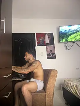 Chat XXX en directo de Enzomoretti__