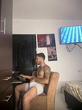 Czat XXX na żywo – Enzomoretti__
