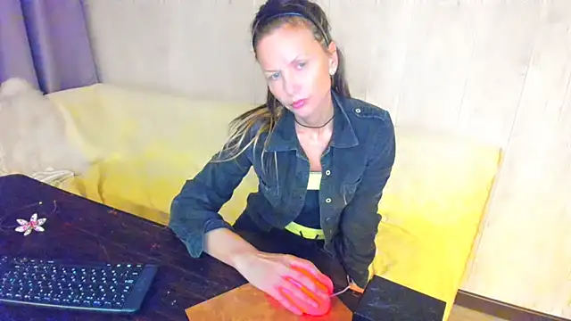 Elizabe_th Live XXX-Chat