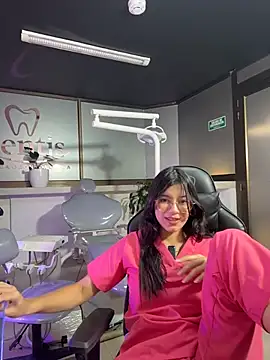iris_cuteface élő XXX-chatje