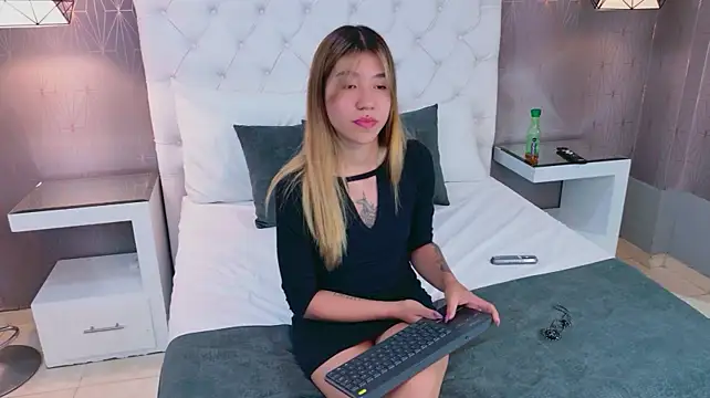 Chatroom XXX en direct de VioletSweetts