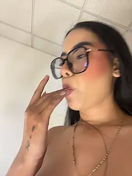 Chat +18 de TopDollXXX ao vivo