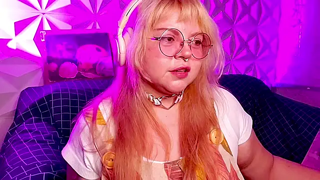 Satyn_doll Chat XXX in diretta