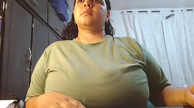 mia_donatto369 Adlı Modelin Canlı XXX Sohbeti