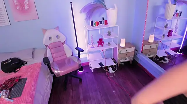 AnnyCotton Adlı Modelin Canlı XXX Sohbeti