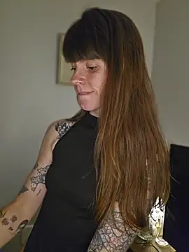 Chat +18 de EmilieEdelana ao vivo