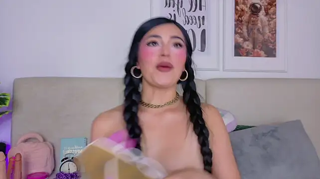 SaritaBratz Adlı Modelin Canlı XXX Sohbeti