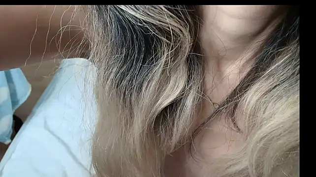 Jiwooe's Live XXX Chat