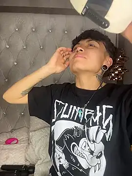 ian_mathias_ Adlı Modelin Canlı XXX Sohbeti