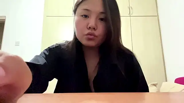 SuzannaDieckman's Live Chat Room