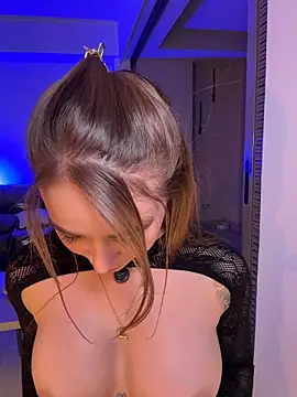 lanataylor_7 Adlı Modelin Canlı XXX Sohbeti