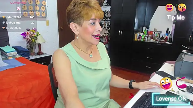 Angelina_Stone_65 Chat XXX in diretta