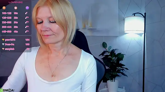 XXX chat uživo modela Julie_Lucas