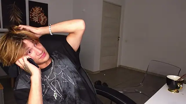 XXX chat uživo modela Denis_Wu