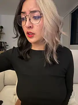Živý XXX chat Rae_Lil_White