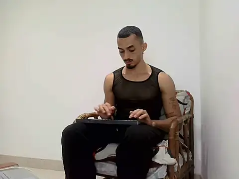 YakedCrus live XXX chat