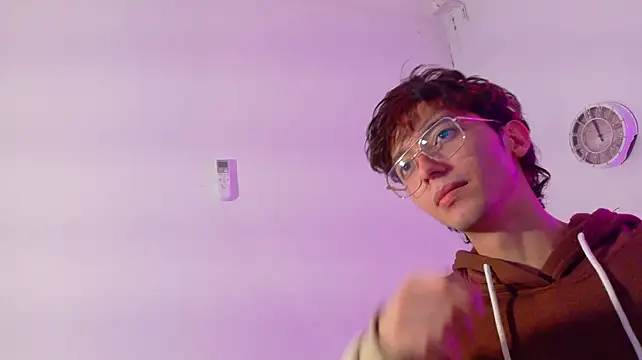 Chat +18 de Twink_Sebas7 ao vivo