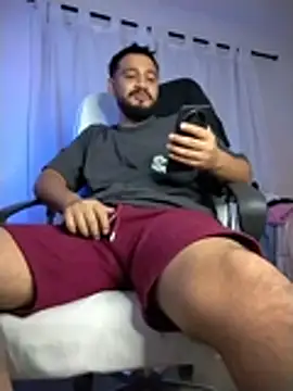 BadboyX333 Adlı Modelin Canlı XXX Sohbeti
