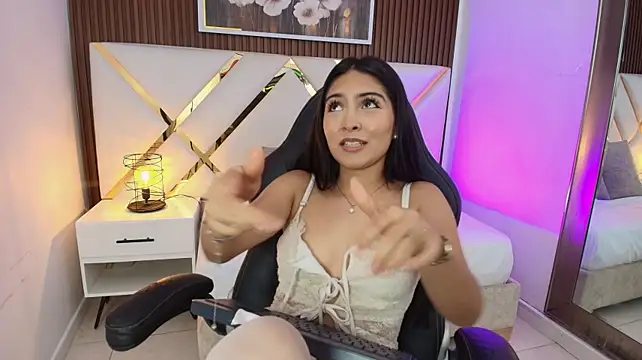 Chat XXX en directo de Emelie_Ch1