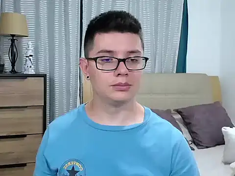 BlackFoXXX69 现场XXX聊天