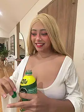 seraphine23 Adlı Modelin Canlı XXX Sohbeti