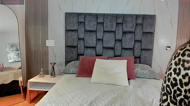 IrianaRouse_'s Live XXX Chat