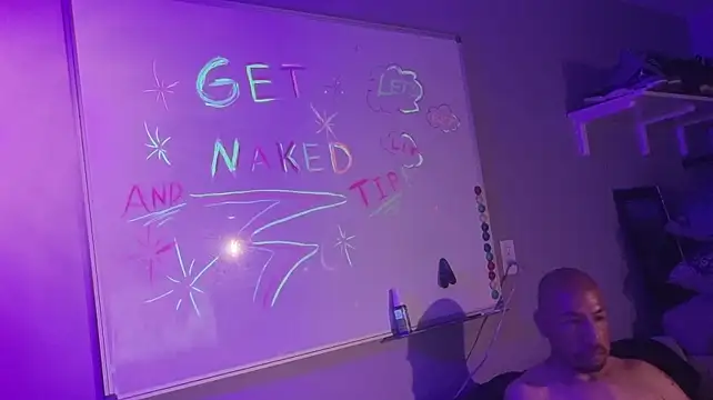 צ'אט XXX בשידור חי של nakedtony81