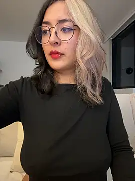 צ'אט XXX בשידור חי של Rae_Lil_White