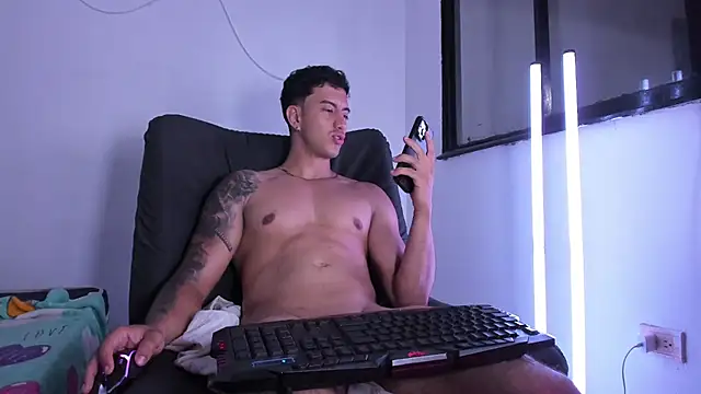 Axel_hendrick Chat XXX live
