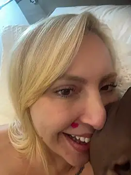 Juuhschmitt's Live XXX Chat