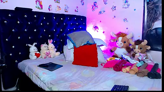 ShantalsSecret live XXX chat